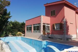 CARINI : SPLENDIDA VILLA CON PISCINA