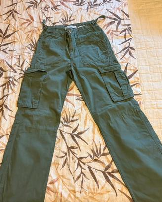 Pantaloni cargo Bershka verde Cargo Straight