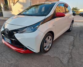 Toyota Aygo 1.0 VVT-i 69 CV 5 porte x-play km 4400