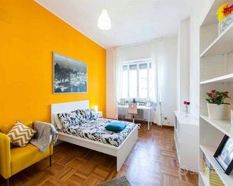 Stanza in appartamento di 167 m² a Milano
