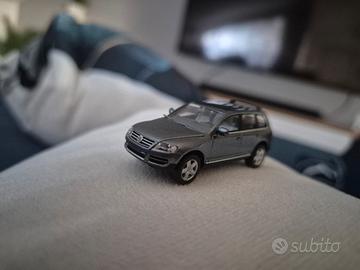 modellino volkswagen touareg  1:87 wiking