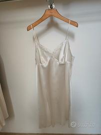 Sottoveste in seta pura. 