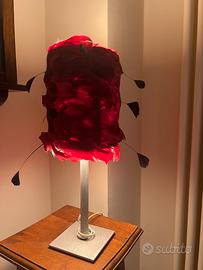 Lampada da tavolo francese con piume