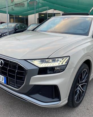 Audi Q8 50 3.0 286 CV quattro Tetto S line edition