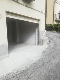 Locale deposito con cantina