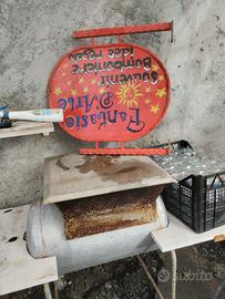 Insegna in ferro lavorato 