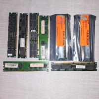 Materiale vario per vecchi PC, schede e memorie.