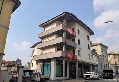 Immobile in asta di 311 m² con 3 locali e box auto