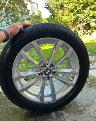 Cerchi in lega con gomme