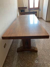 Tavolo, panche e credenza