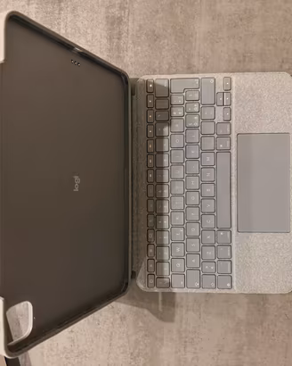 Logitech Combo Touch per iPad Pro 11”