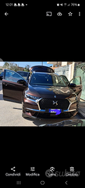 Auto Ds7 colore bordeaux