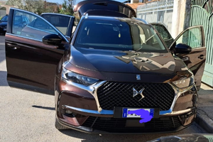 Auto Ds7 colore bordeaux