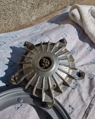 Mozzo anteriore completo Vespa ET3 / 50 Special 