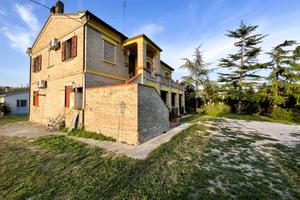 Casa Colonica con Terreno - Fermo