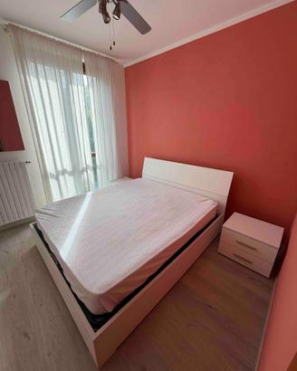 LETTO MATRIMONIALE  + 2 COMODINI + 3 CUSCINI