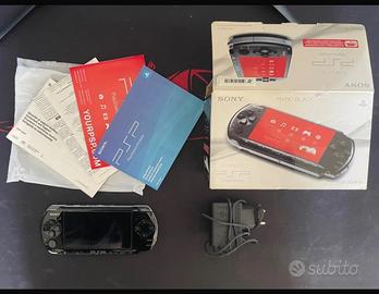 PSP mod. 3004 con scatola e libretti