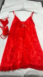 vestitino intimo in pizzo rosso