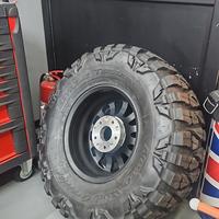 Cerchi più gomme Jeep