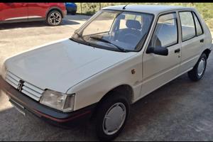 Peugeot 205