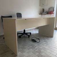 Scrivania grande per due persone