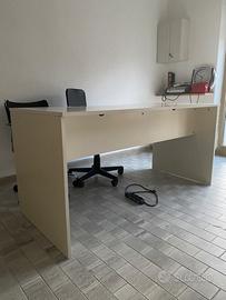 Scrivania grande per due persone