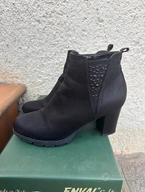 Stivaletti con tacco taglia 37