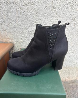 Stivaletti con tacco taglia 37
