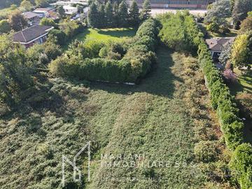 Terreno di 900 m² a Pogliano Milanese