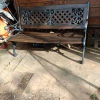 panchina in legno e ghisa 