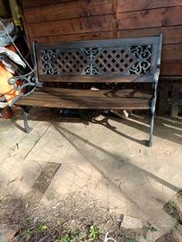 panchina in legno e ghisa 