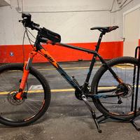 KTM mountainbike colore nero