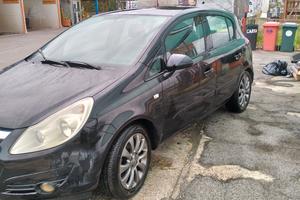 Opel Corsa tenuta benissimo rifatta tutta