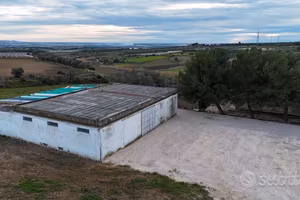 Terreno con Capannone e Villa