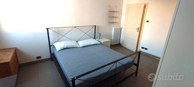 Stanza in appartamento di 110 m² a Bologna