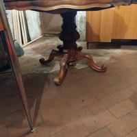 Tavolo in noce con prolunga allungabile 