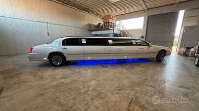 Limousine Ford Licoln Town Car 1999