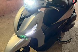 Piaggio Beverly 400 S hpe nuovo + accessori