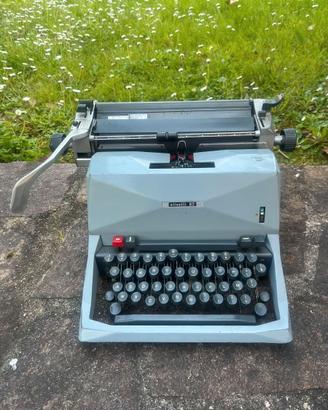 Macchina da scrivere anni '60 - Olivetti 82