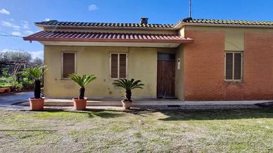 Villa di 101 m² con 3 locali e posto auto a Sabaud