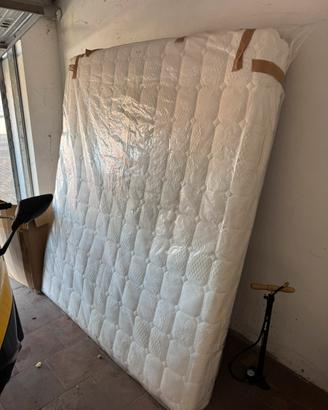 Materasso Memory e doghe + cuscini