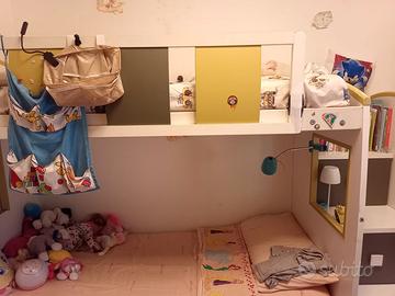 letto a castello per bambini con scala-cassettiera