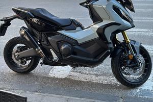 Xadv 750