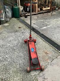 Sollevatore idraulico per auto
