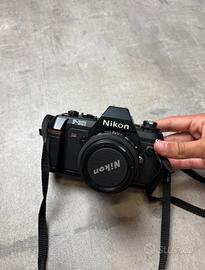 Nikon F-301 con Nikkor 50mm, Tamron 28mm e borsa