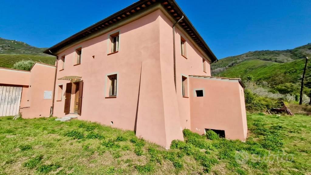 Rustico / Casale di 212 m² con più di 5 locali e b - Vista 4