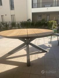 Tavolo rotondo da giardino