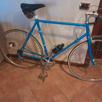 bici da corsa vintage vicini
