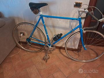 bici da corsa vintage vicini
