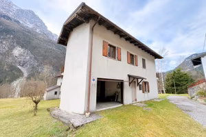 Casa indipendente a Chiout Cali di Chiusaforte